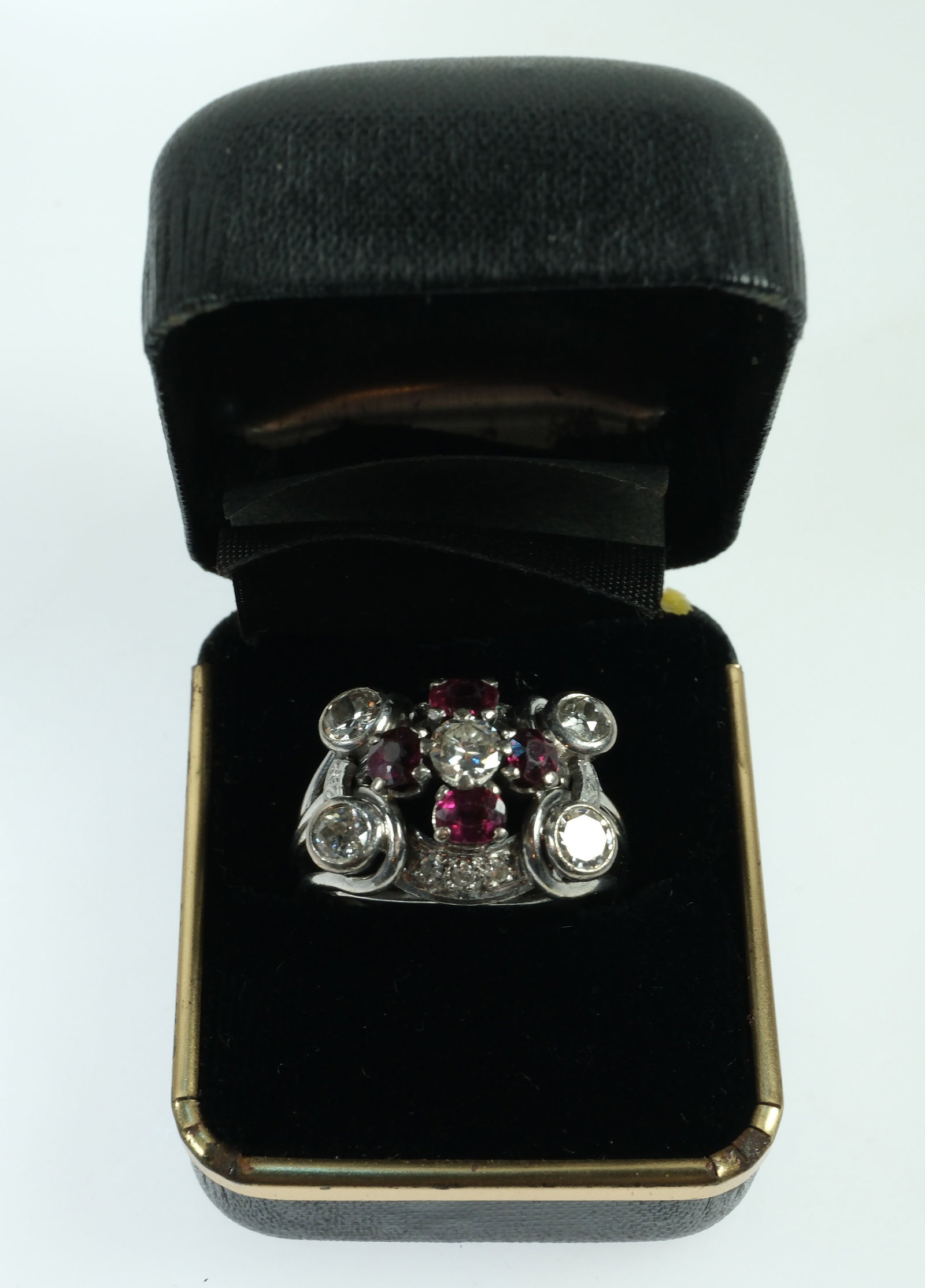 Impressive Vintage Diamond & Ruby Ring in 18ct White Gold - 5