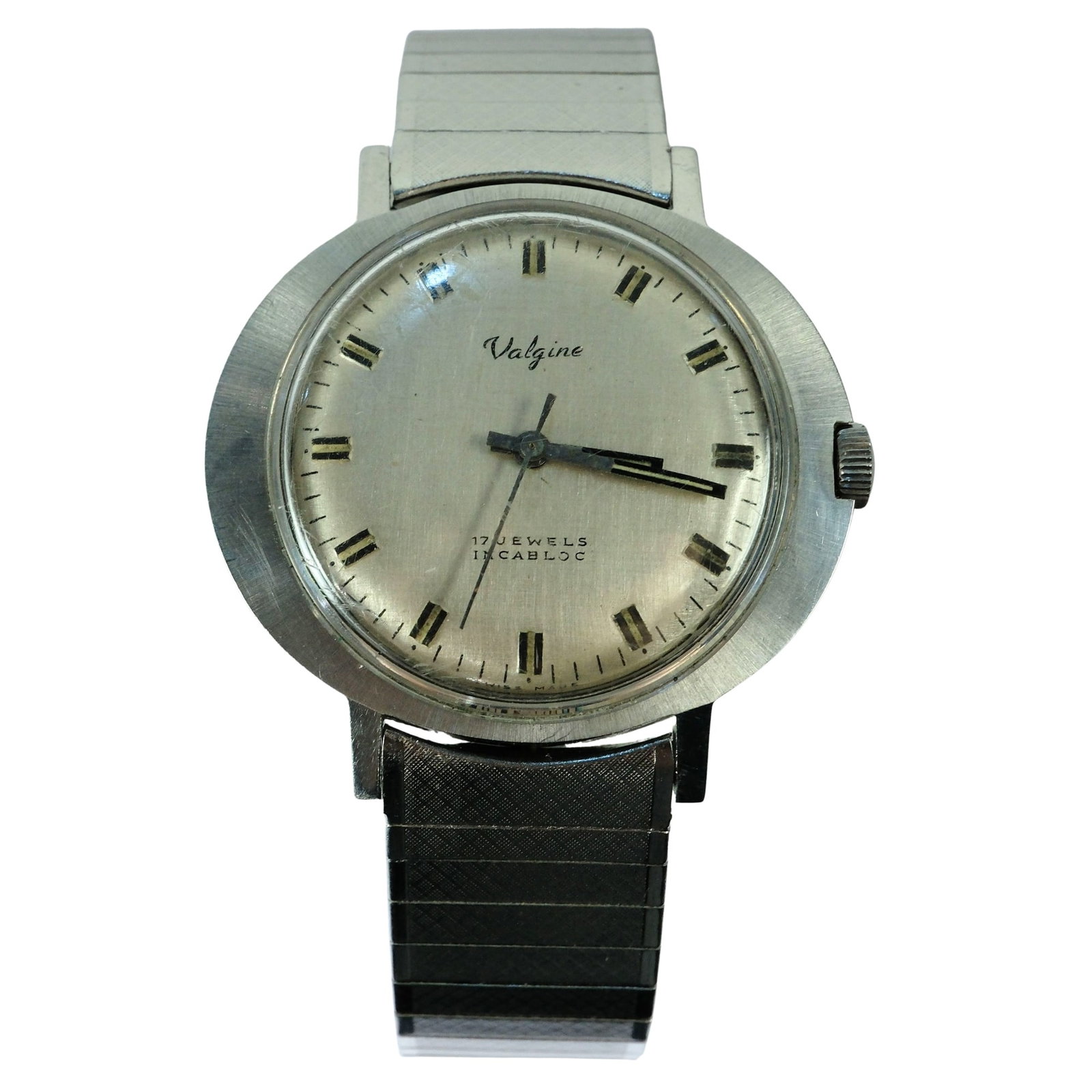 Vintage Men's Valgine Wristwatch with Silver Oval Case & Dial: 17 Jewels. Metal Bracelet Size Case approx 42x32mm Condition Mechanical. Works Intermttenly & requires a service Medium Vintage