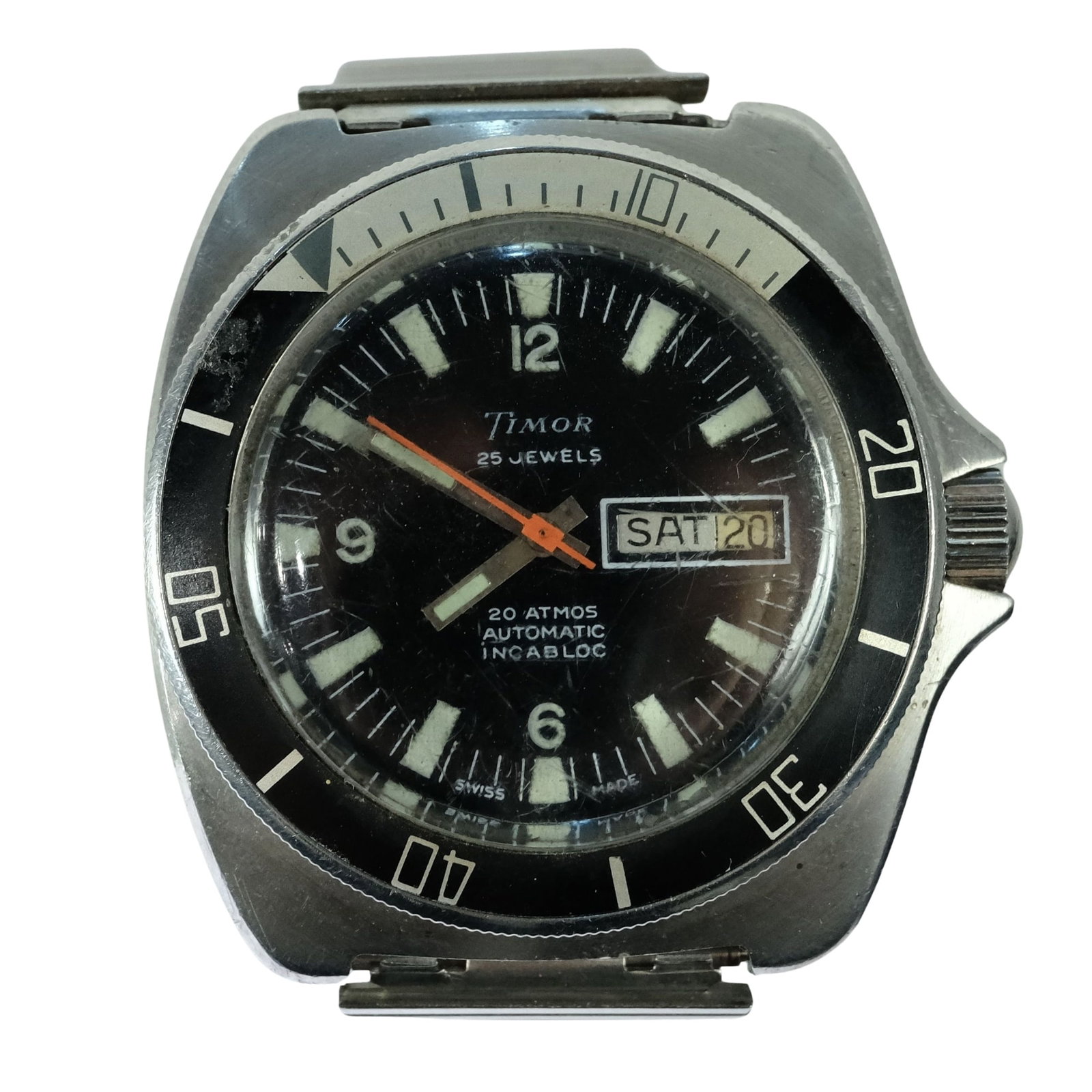 Vintage Men's Timor '20 Atmos' Diver Wristwatch with Silver Case & Black Dial: 25 Jewels. Day & Date Function. 20 Atmos (200m). Metal Bracelet Size Case approx 40mm Condition Automatic. Working but the Crown adjustment setting has disengaged and requires repair Medium Vintage