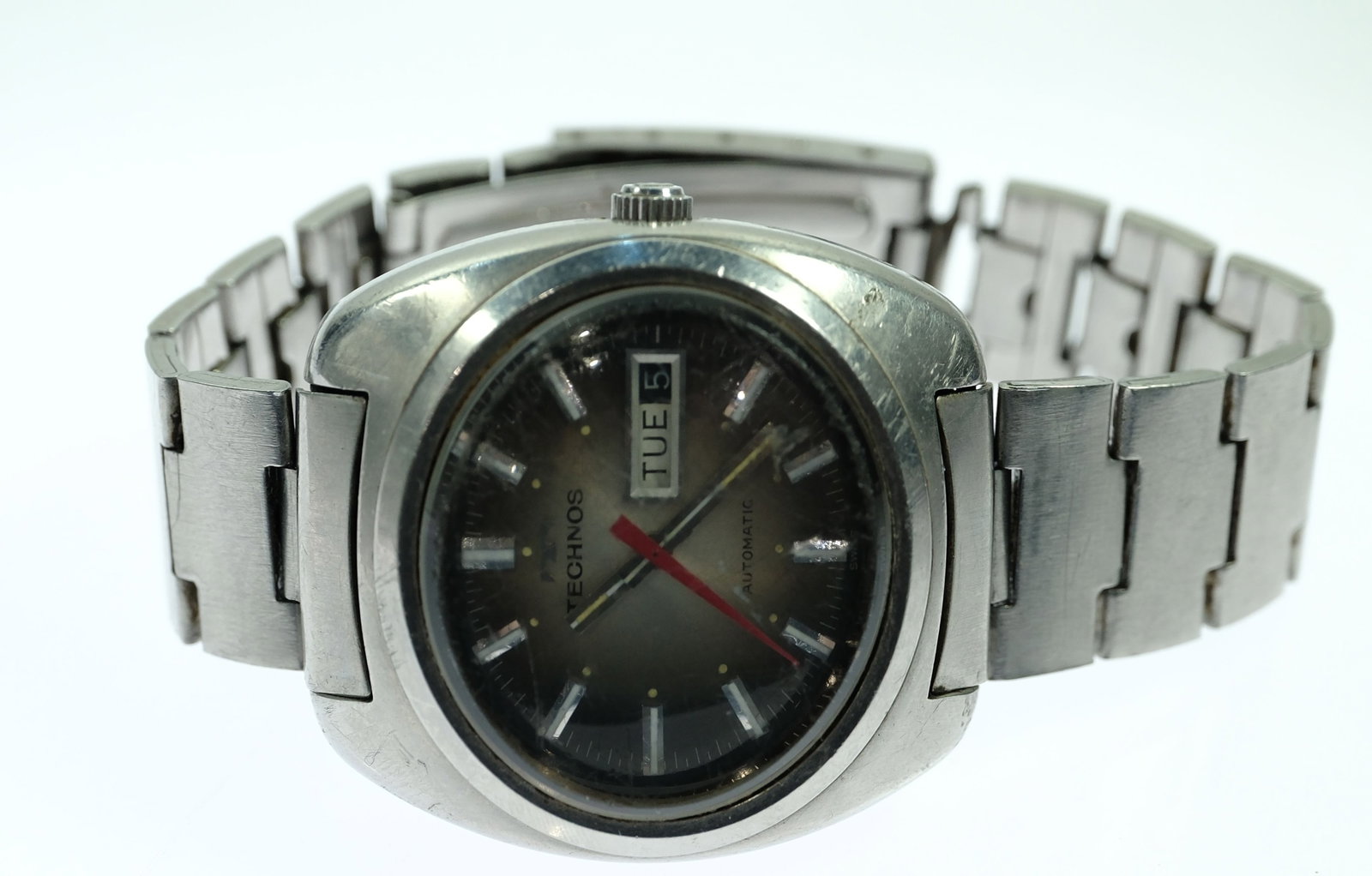Vintage Men's Technos Wristwatch with Iconic Fading Green Oval Dial - 3