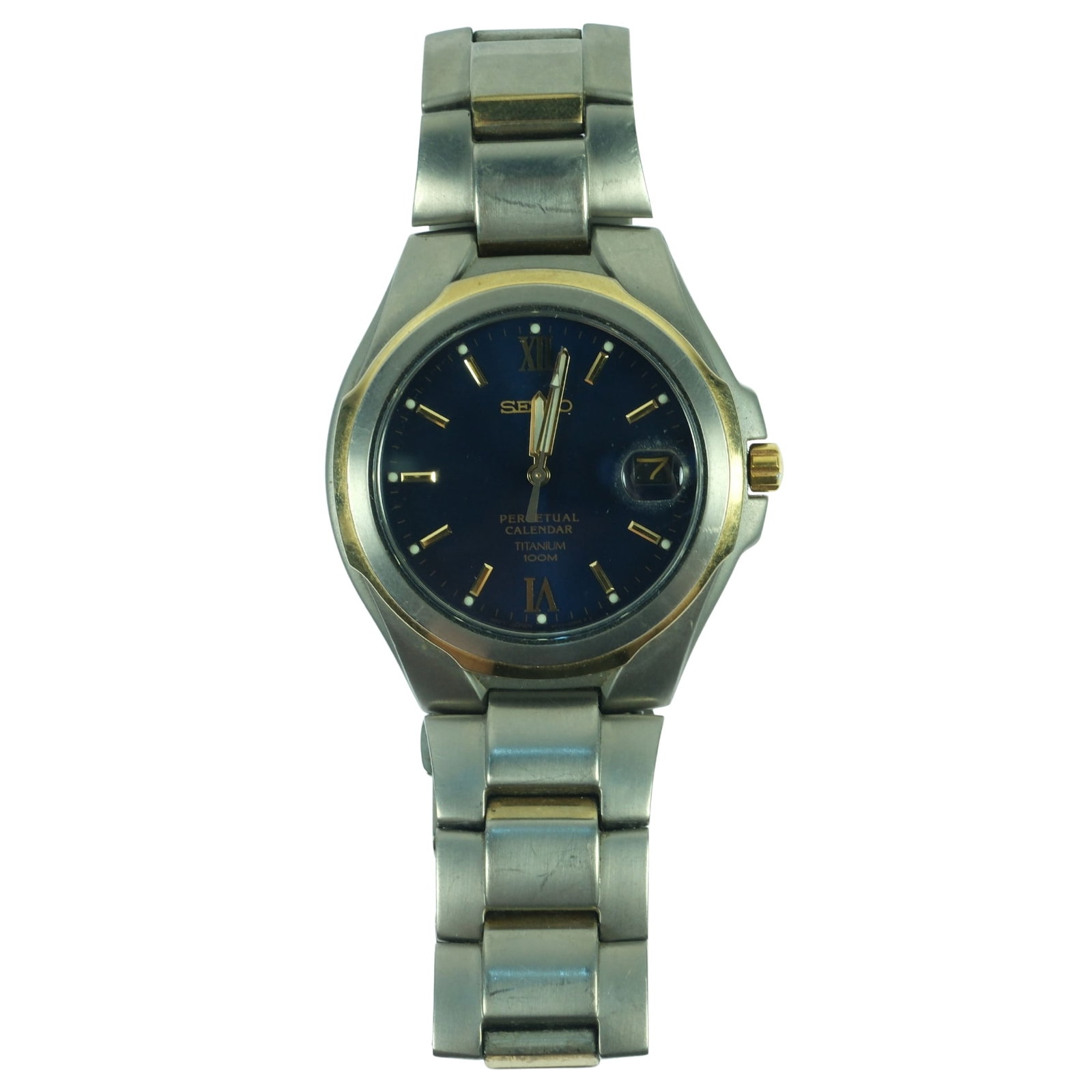 Modern Men's Seiko Titanium -100M' Diver Wristwatch with Blue Dial & Roman Numbers - NEAR NEW: Model# 8F32 - 00K0. Perpetual Calendar. Factory Metal Braclet Size Case apprx 40mm Condition Quartz Untested. Needs Battery Medium Vintage
