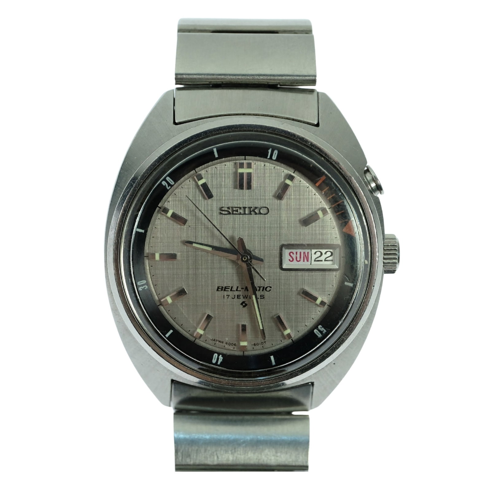 Vintage Men's Seiko 'Bellmatic' Alarm Wristwatch with Silver Case & Dial: Model# 4006 - 6011. Day & Date Function. 17 Jewels. Metal Bracelet Size Case approx 34mm Condition Automatic. Working Medium Vintage