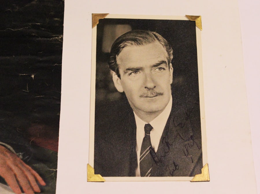 (Sir) Anthony Eden (Great Britain) WWII signatures on Studio Photograph and on card (2 items) - 3