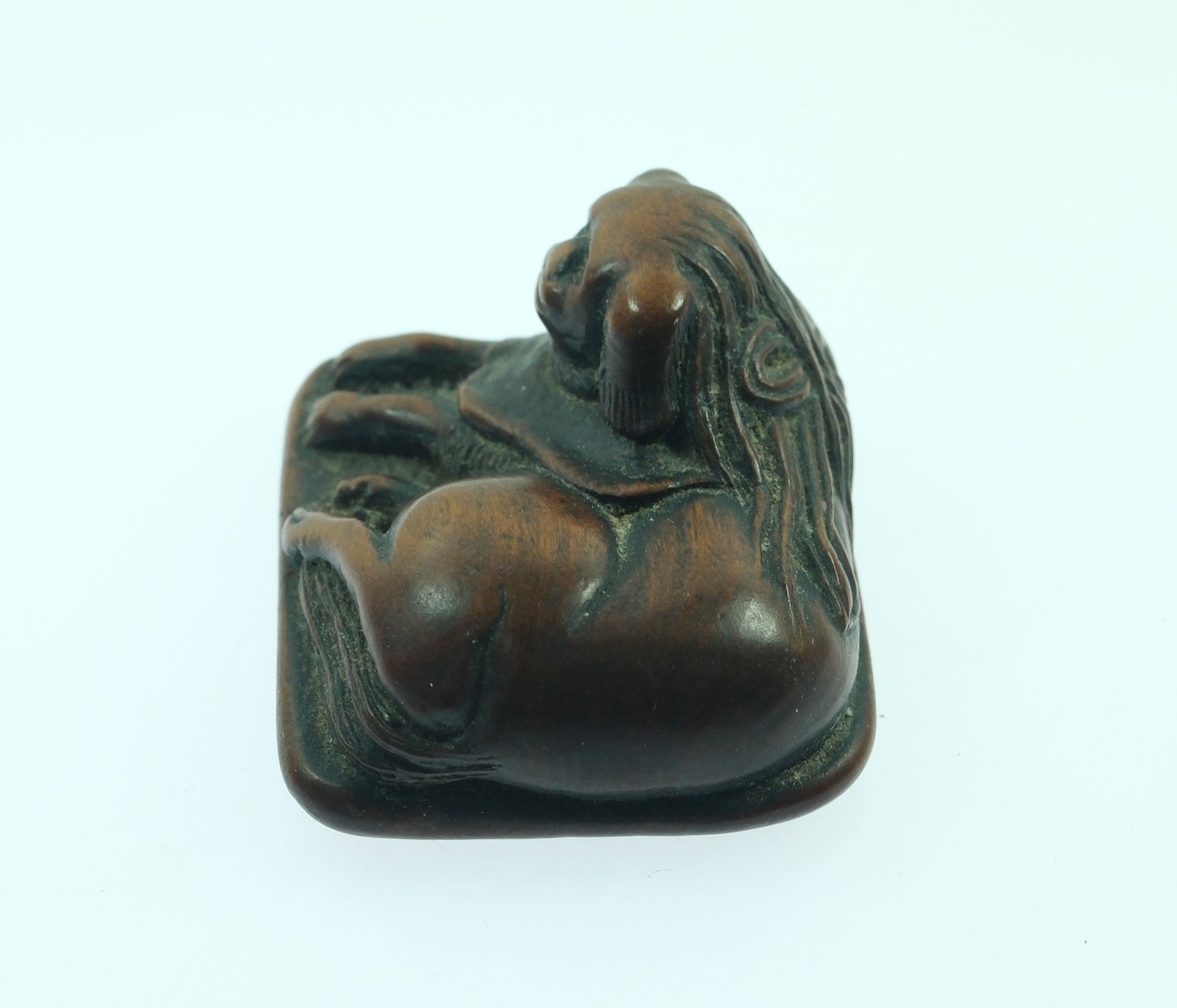 Vintage Japanese Wooden Netsuke of a Shishi (Lion) in Repose - 2