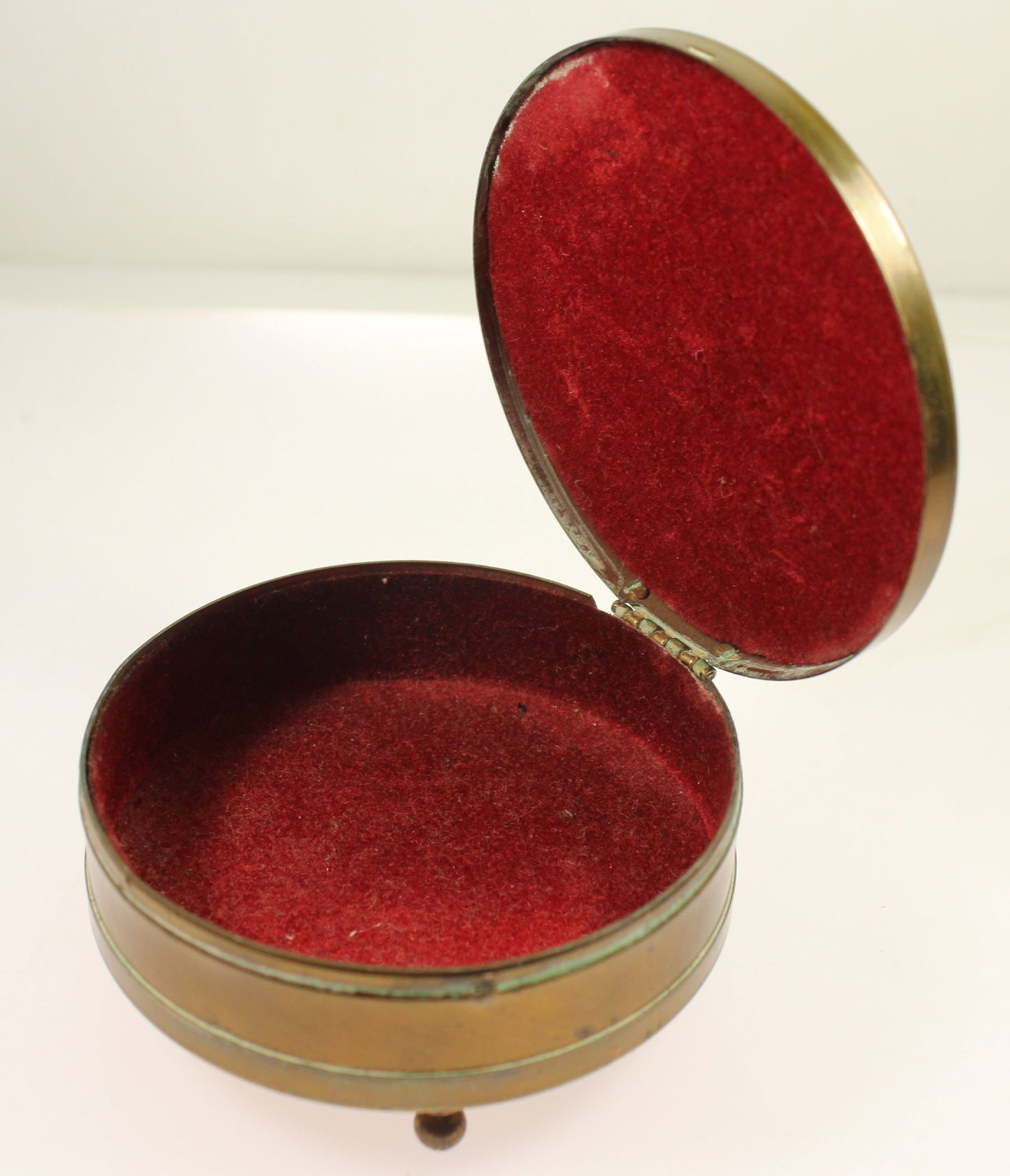 'Margaret Rose' Round Brass lidded Container with Flower motif - 4