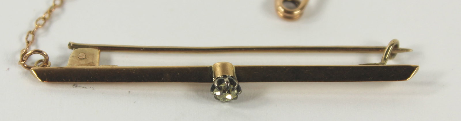 Antique Bar Brooch with small Pale Yellow Diamond in 15ct Yellow Gold - 2