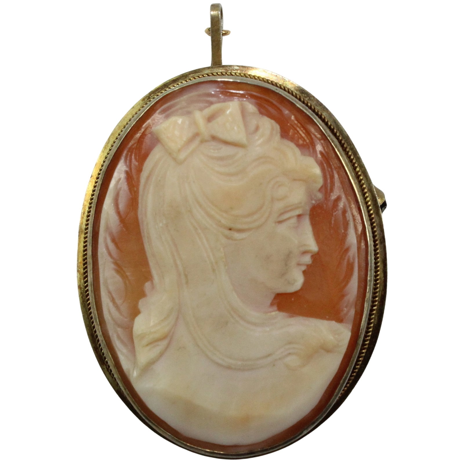 Vintage Shell Cameo Pendant in Gilt Silver Surround: Well-carved. Can be worn as a Brooch Size 4.2x3.3cms Medium Jewelry