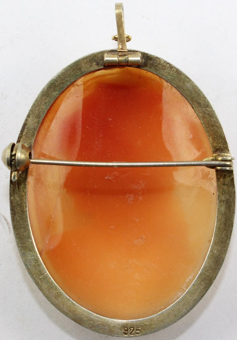 Vintage Shell Cameo Pendant in Gilt Silver Surround - 2