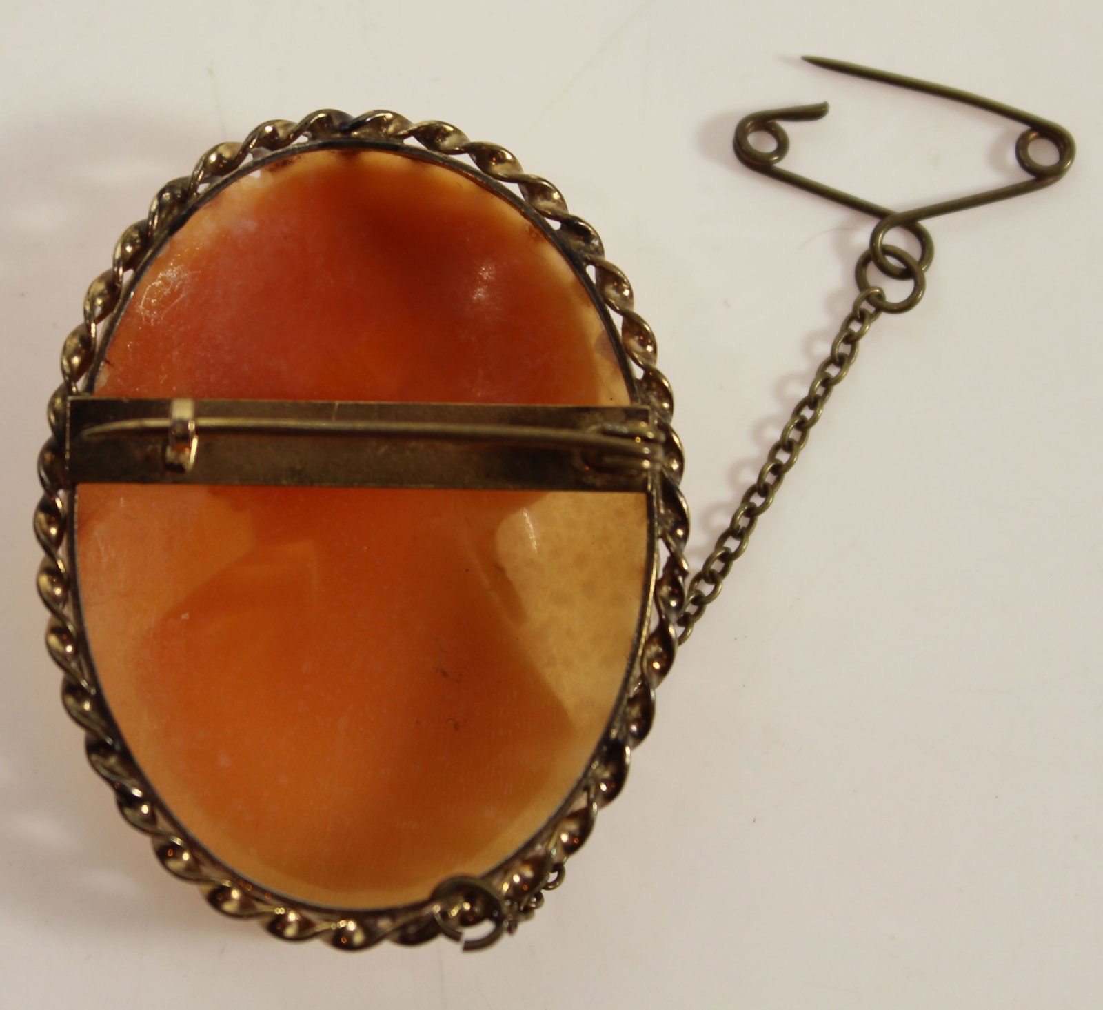 Well-carved Shell Cameo in Oval Gold-plate Brooch Mount - 2