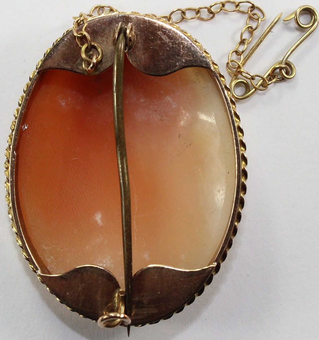 Antique Shell Cameo Brooch in 9ct Gold Surround - 2
