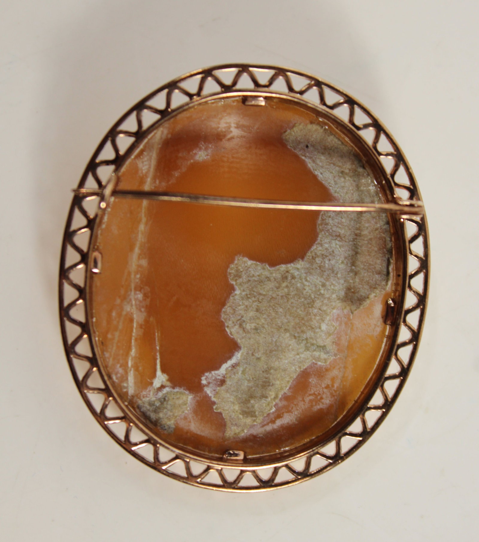 High-relief Shell Cameo Brooch in 9ct Yellow Gold - 2