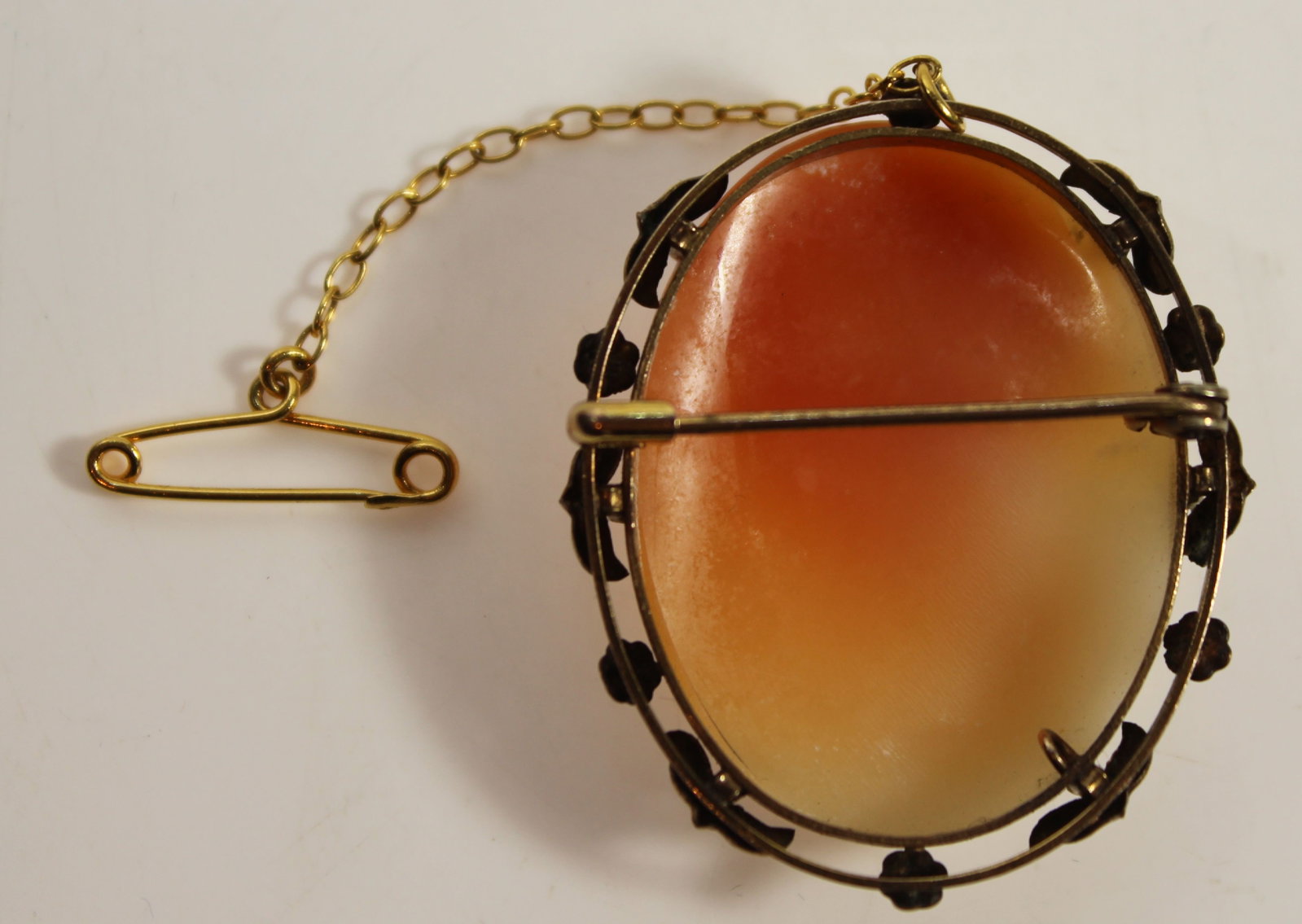 Traditional Shell Cameo in 9ct Yellow Gold Brooch Mount - 2