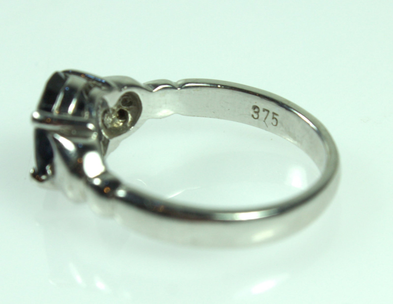 Australian Blue Sapphire in 9ct White Gold - 4