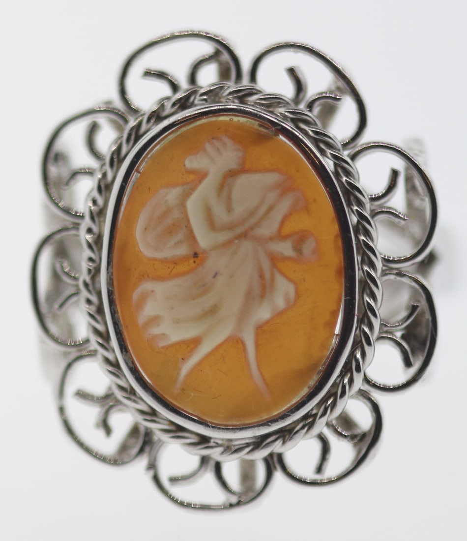 Shell Cameo Ring in 9ct White Gold - 2