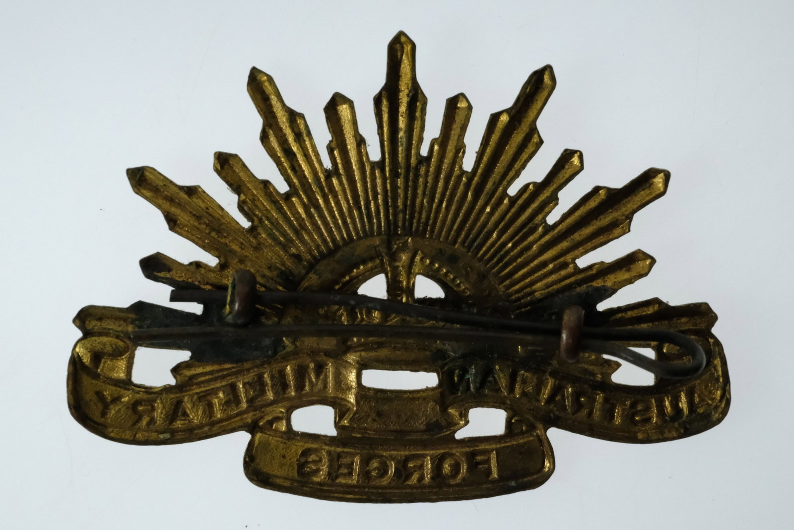 WWII Australian Military Forces 'Rising Sun' Hat Badge - 2