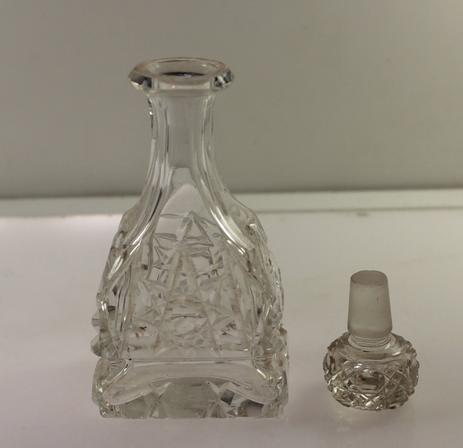 Vintage Perfume Bottle in Cut Glass - 2