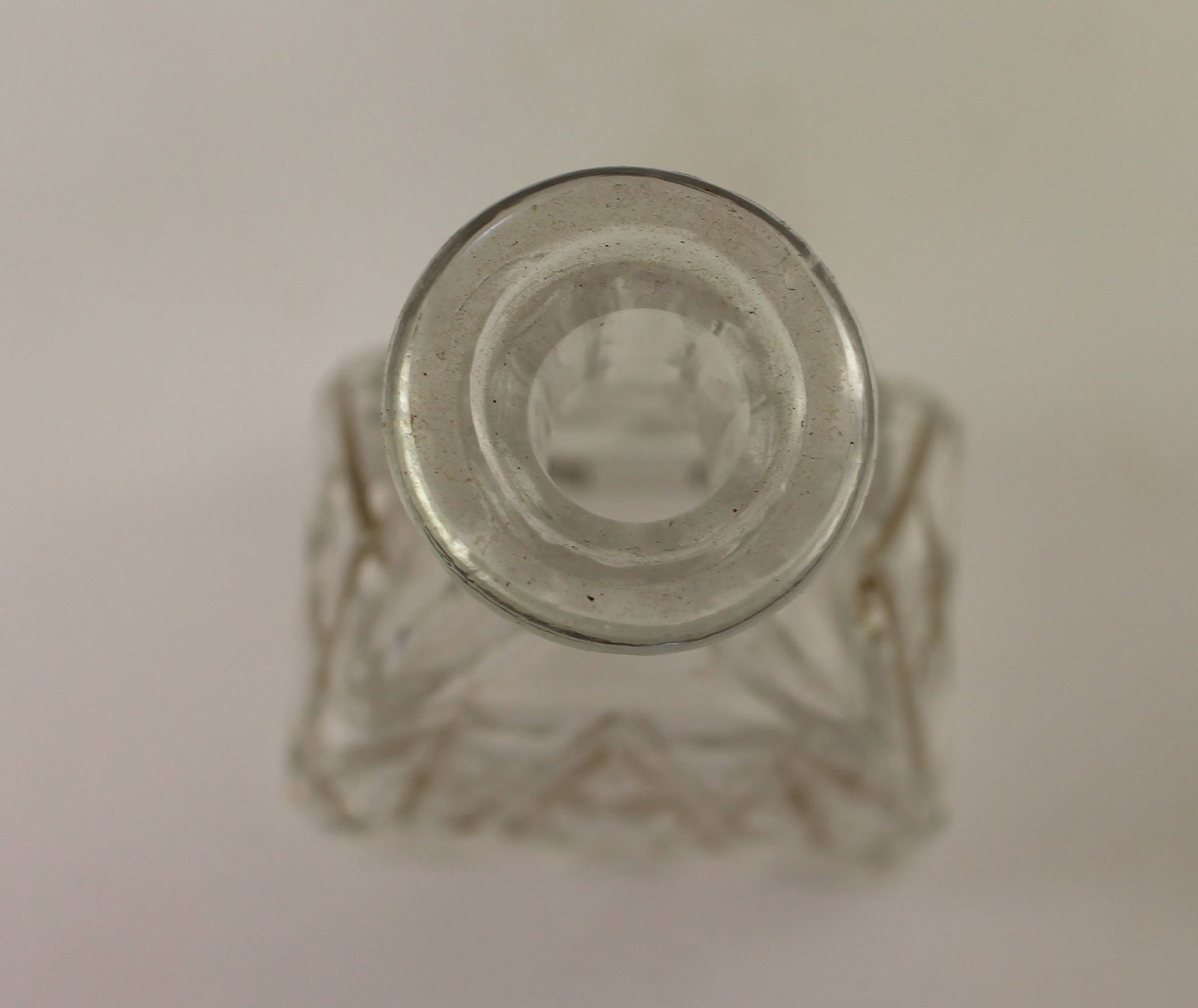 Vintage Perfume Bottle in Cut Glass - 3
