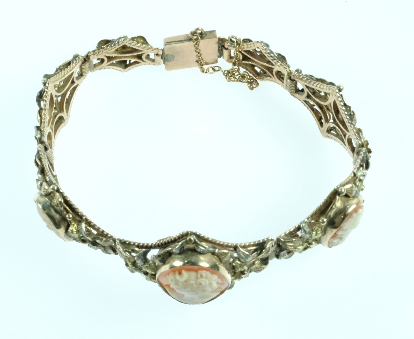 Antique Shell Cameo Bracelet in 9ct Multi-coloured Gold - 3