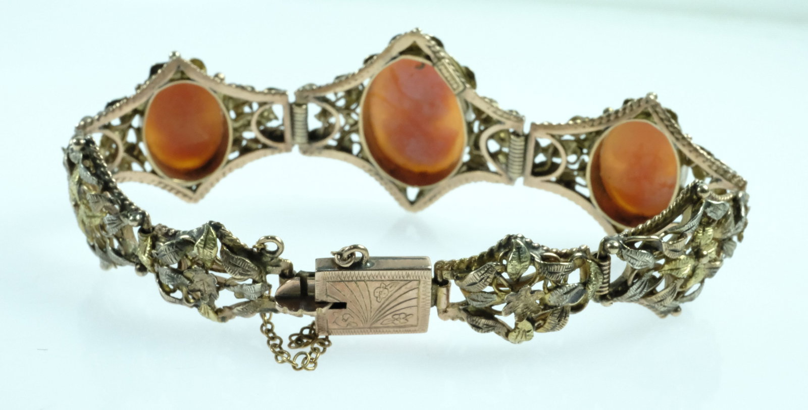 Antique Shell Cameo Bracelet in 9ct Multi-coloured Gold - 4
