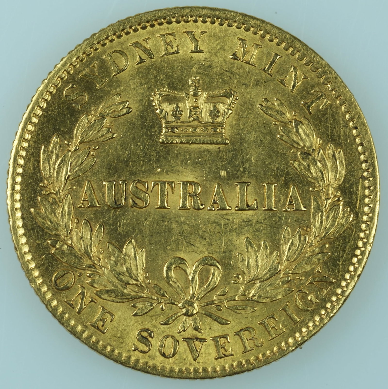 Australia 1870 Sydney Mint' Sovereign, Lustrous about Uncirculated - 2