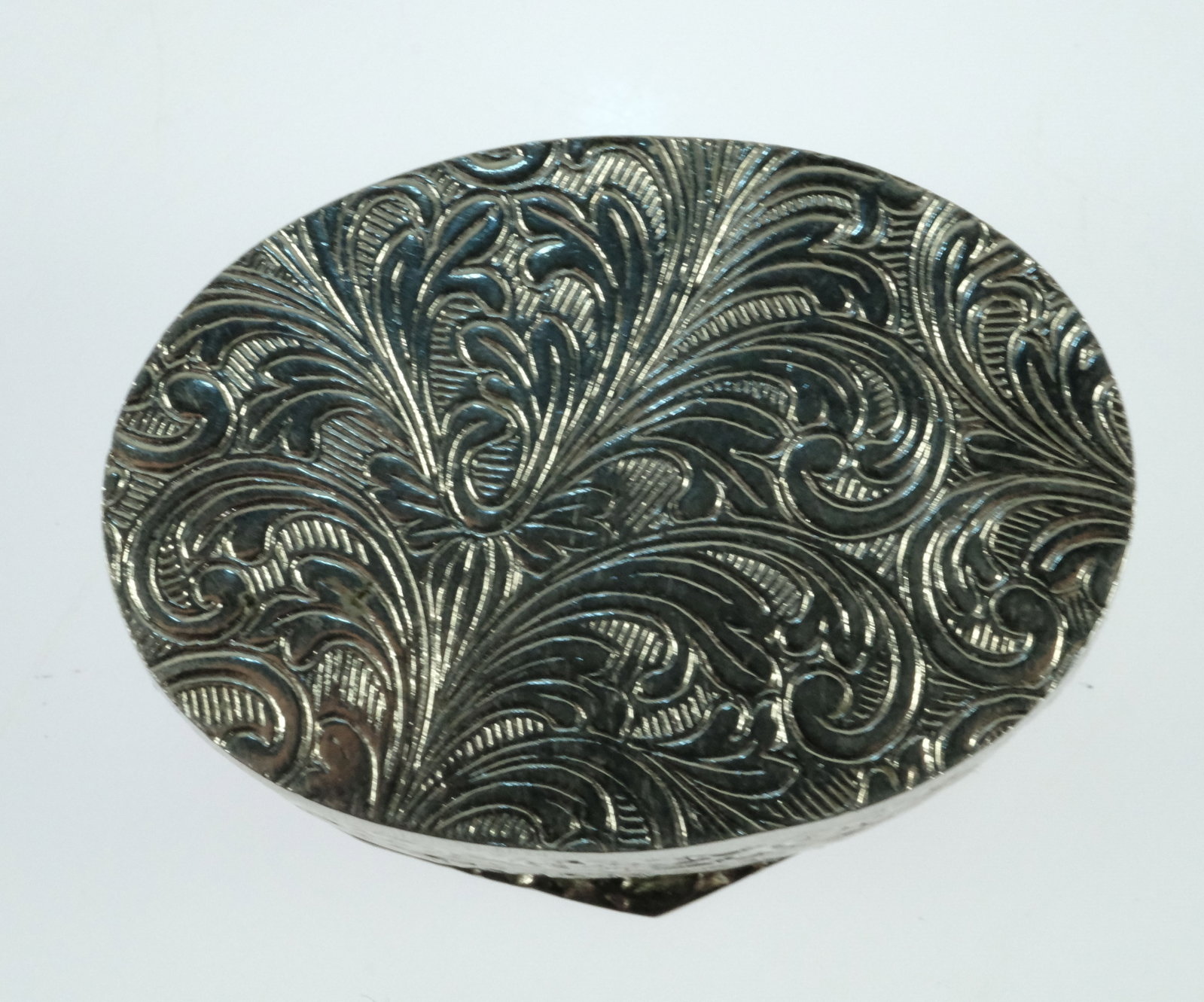 Vintage Silver-plate Hinged-top Oval Pill Box with pressed Cherub design - 4