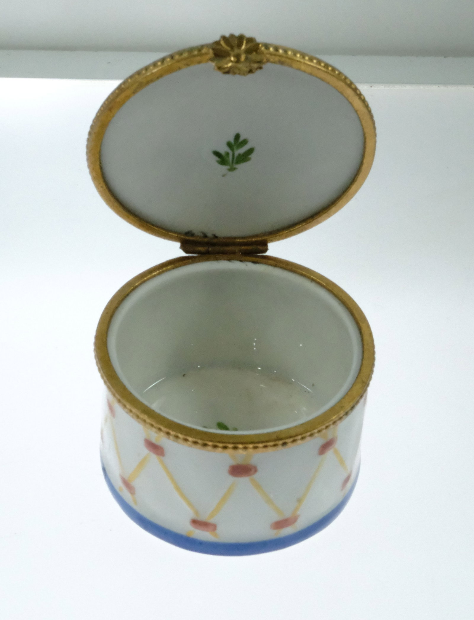 Limoge hinged-top Hand Painted Enamel Porcelain Drum Box - 3