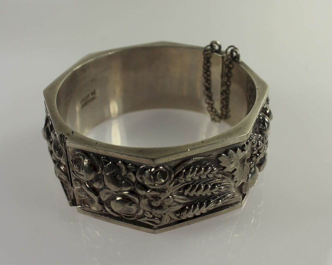Vintage Floral Design Sterling (925) Silver Hinged Bracelet with Safety Chain - 2