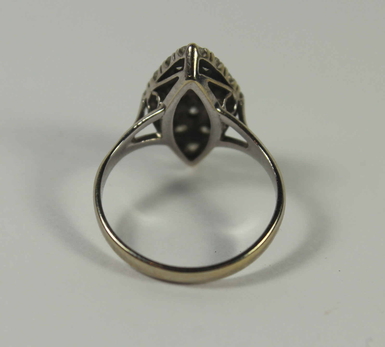 Vintage Diamond Ring in 18ct White Gold - 4