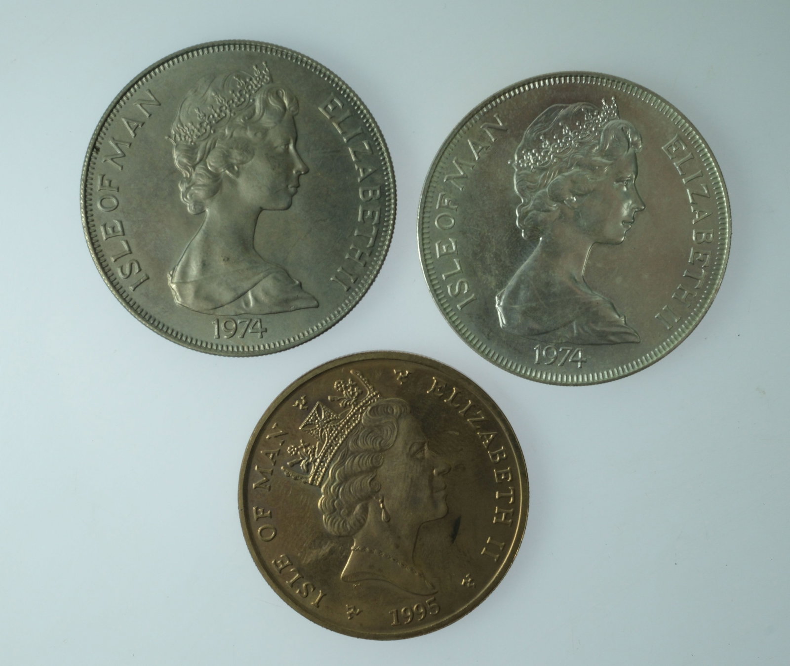 Isle of Man 1974 'Churchill' Crowns in Cu-Ni & Sterling (925) Silver, Uncirculated (3) - 2