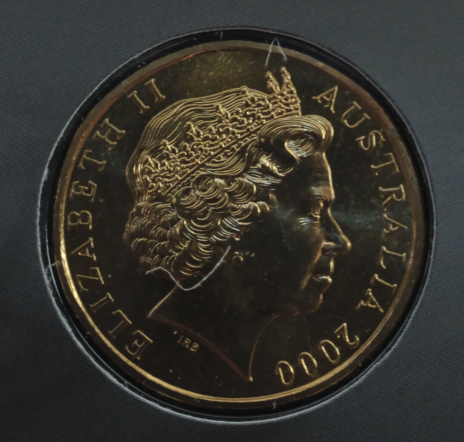 Australia 2000 'Victoria Cross' Al-Br $1, Uncirculated - 3