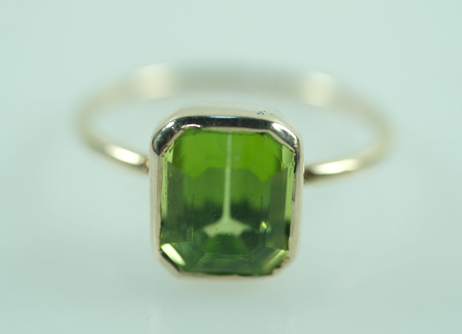 Peridot set in a 9ct Yellow Gold Ring - 3