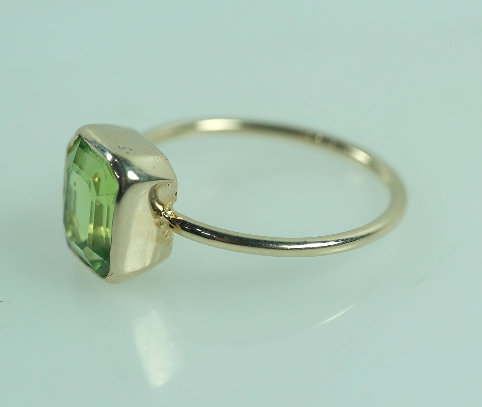 Peridot set in a 9ct Yellow Gold Ring - 5