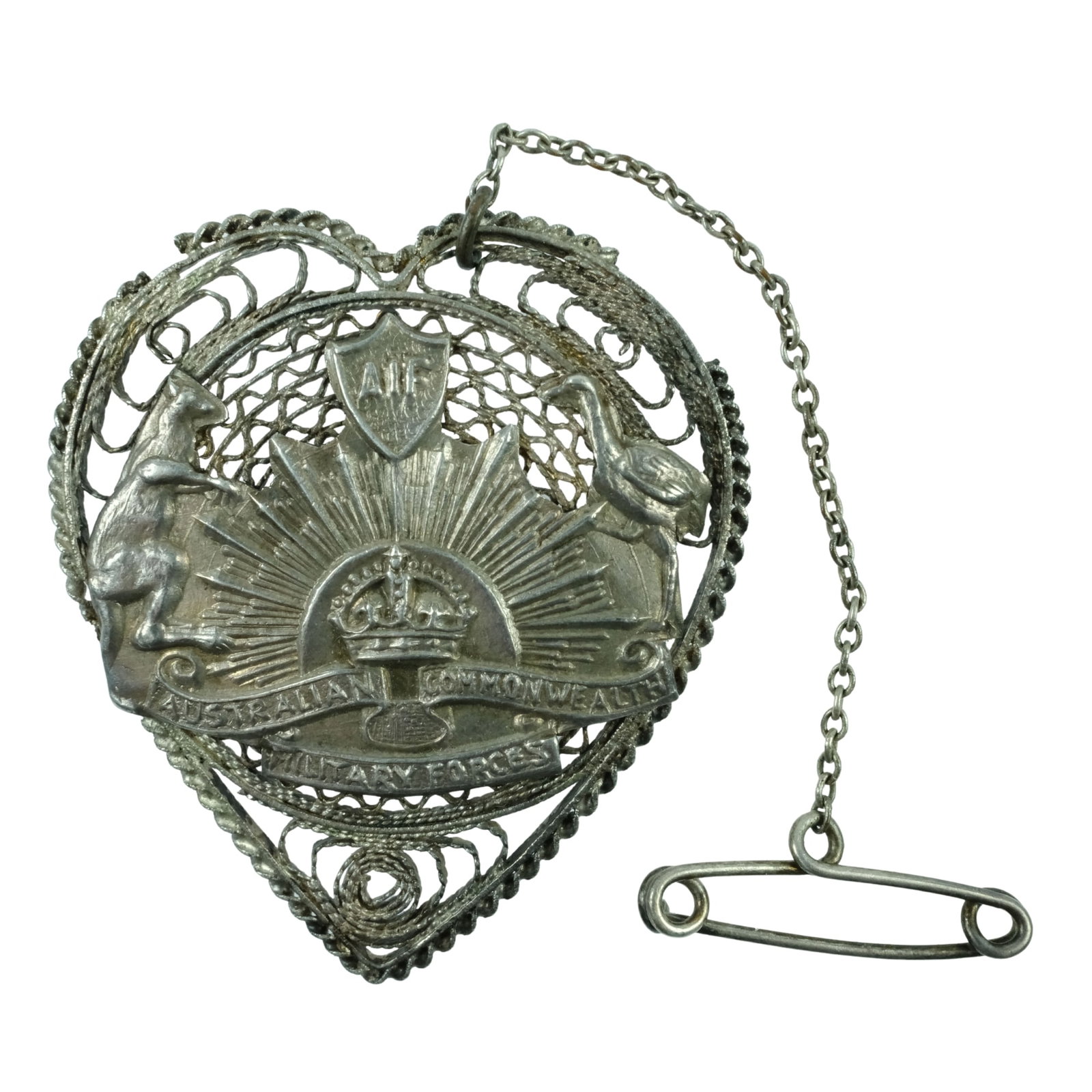 Australia - WWI AIF Pierced Silver Sweetheart Brooch with Safety Chain: Intricate design features a Rising Sun flanked by a Kangaroo & Emu Size 3x3cms Condition Missing Back Pin Medium Collectables