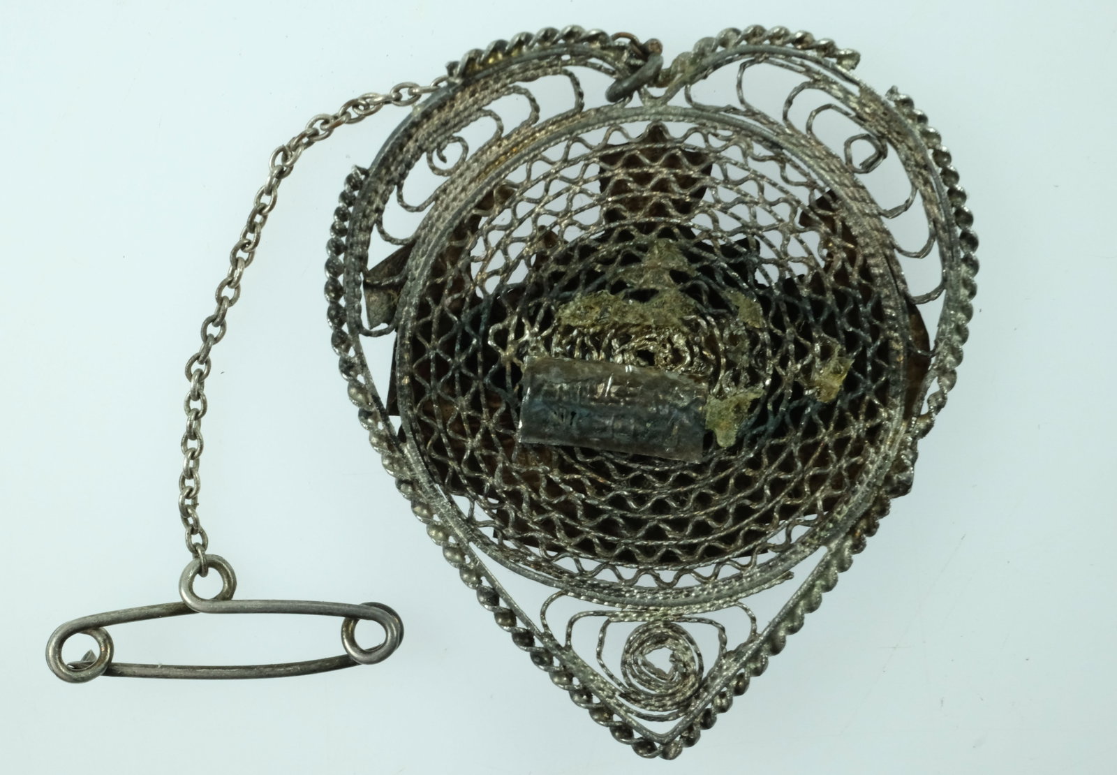 Australia - WWI AIF Pierced Silver Sweetheart Brooch with Safety Chain - 2