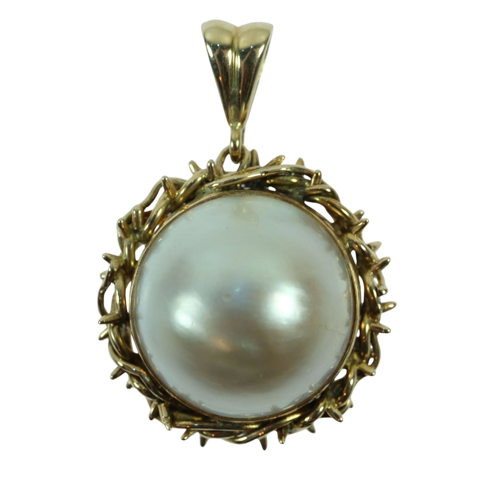 Mabe Pearl Pendant in 10ct Yellow Gold: . Size Hangs 4cm : Weight 10.225grams Medium Jewelry