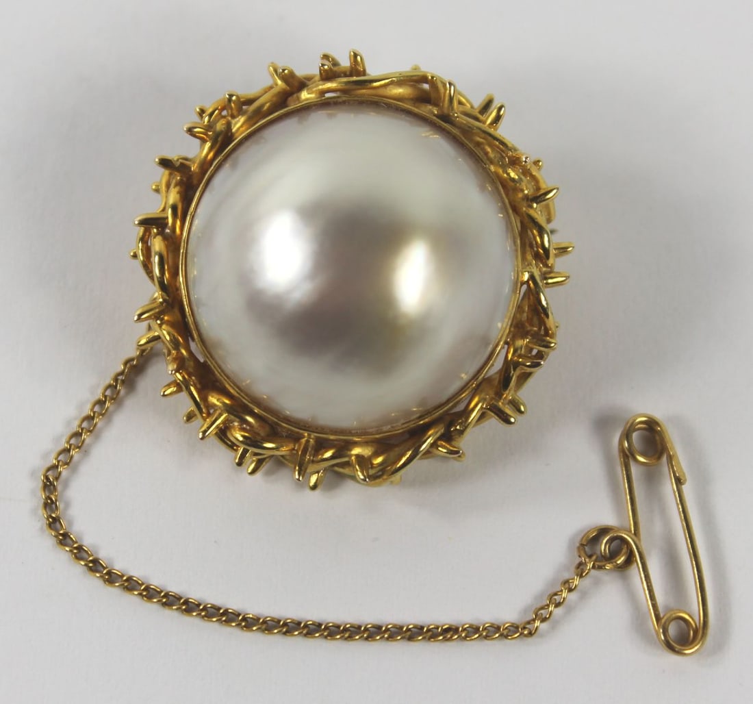 Mabe Pearl Brooch in 14ct Yellow Gold 'Crown of Thorns' Surround - 2