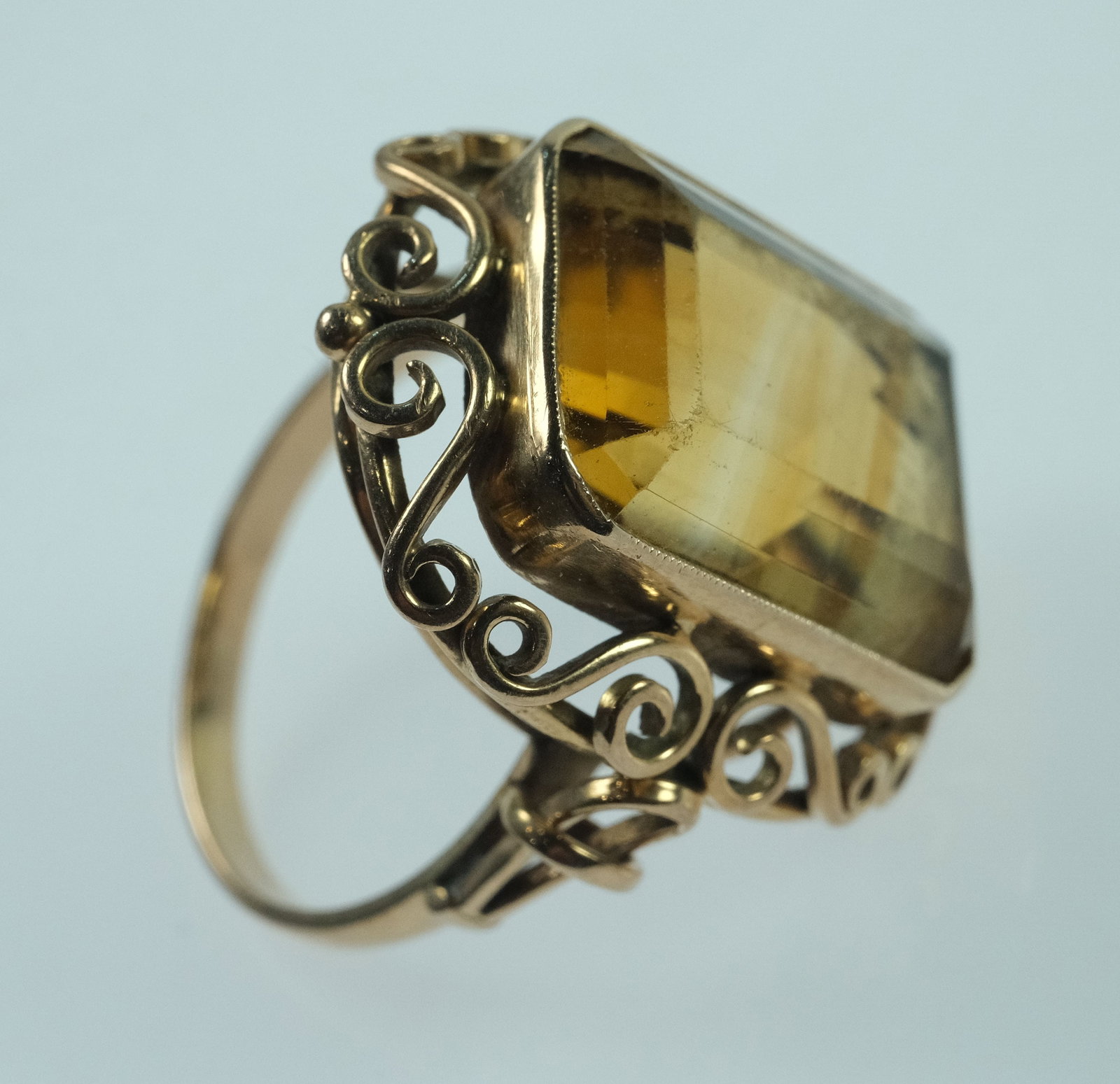 Large Citrine Ring in 14ct Yellow Gold - 3