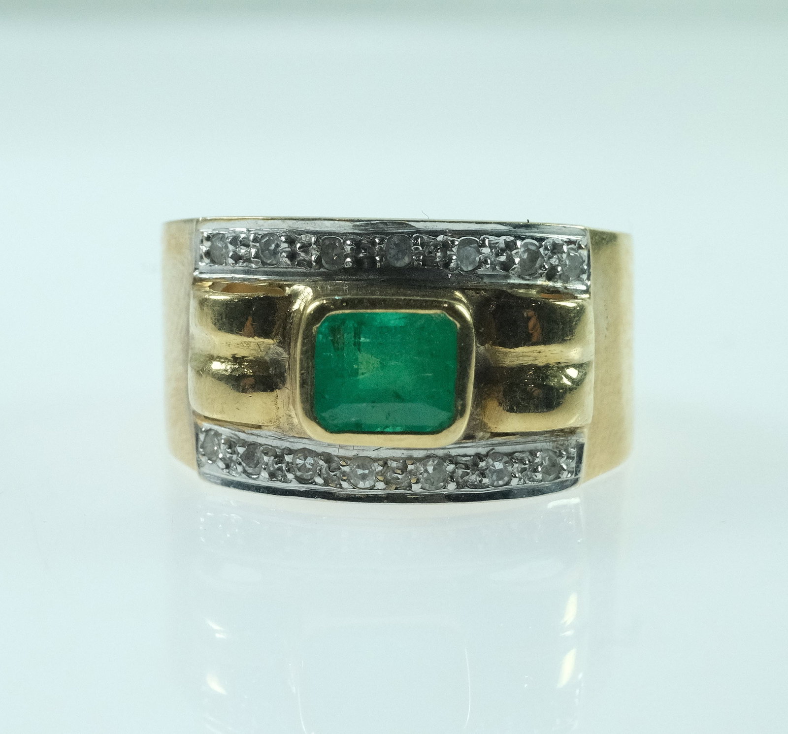 Diamond & Emerald Ring in 16ct Yellow Gold - 2