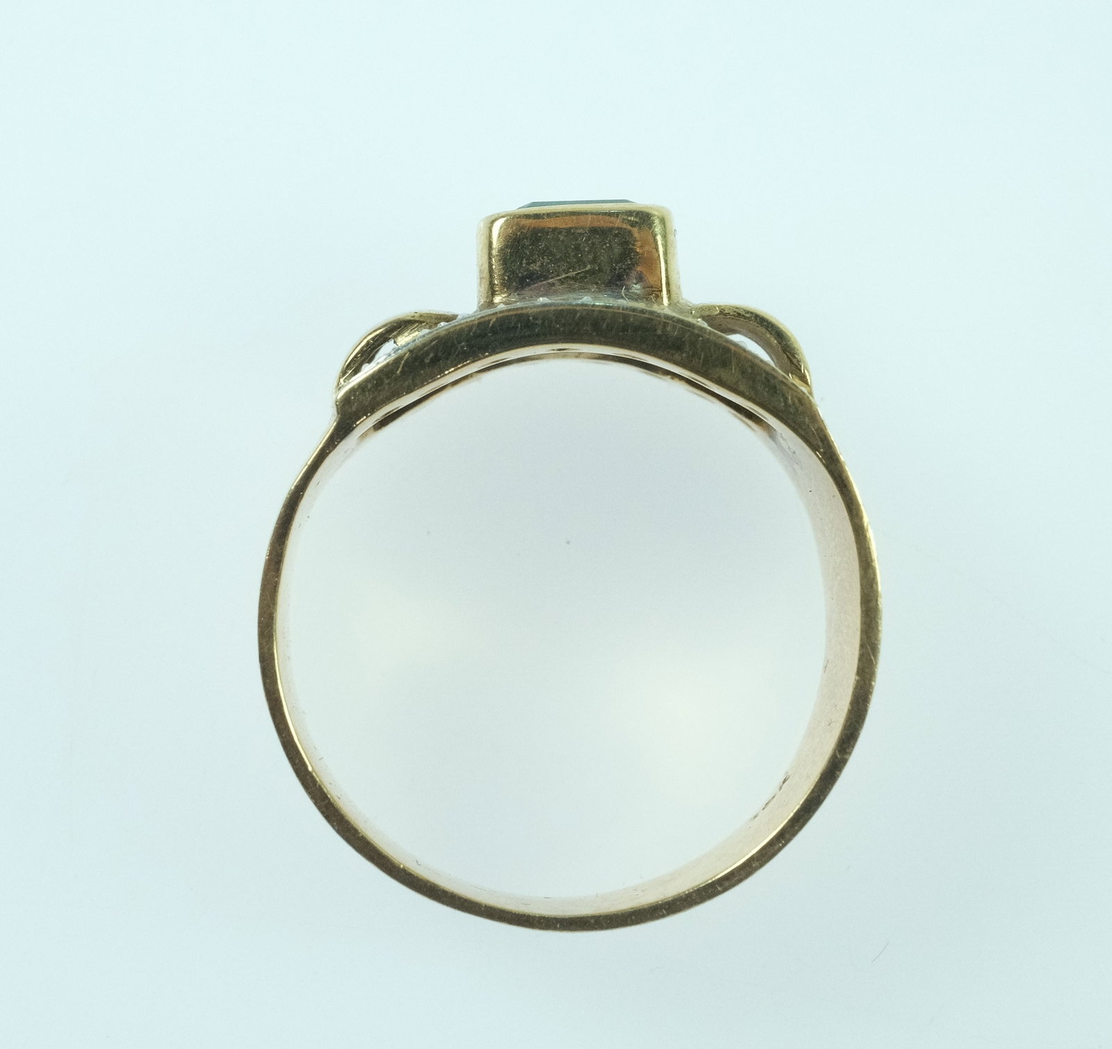 Diamond & Emerald Ring in 16ct Yellow Gold - 3