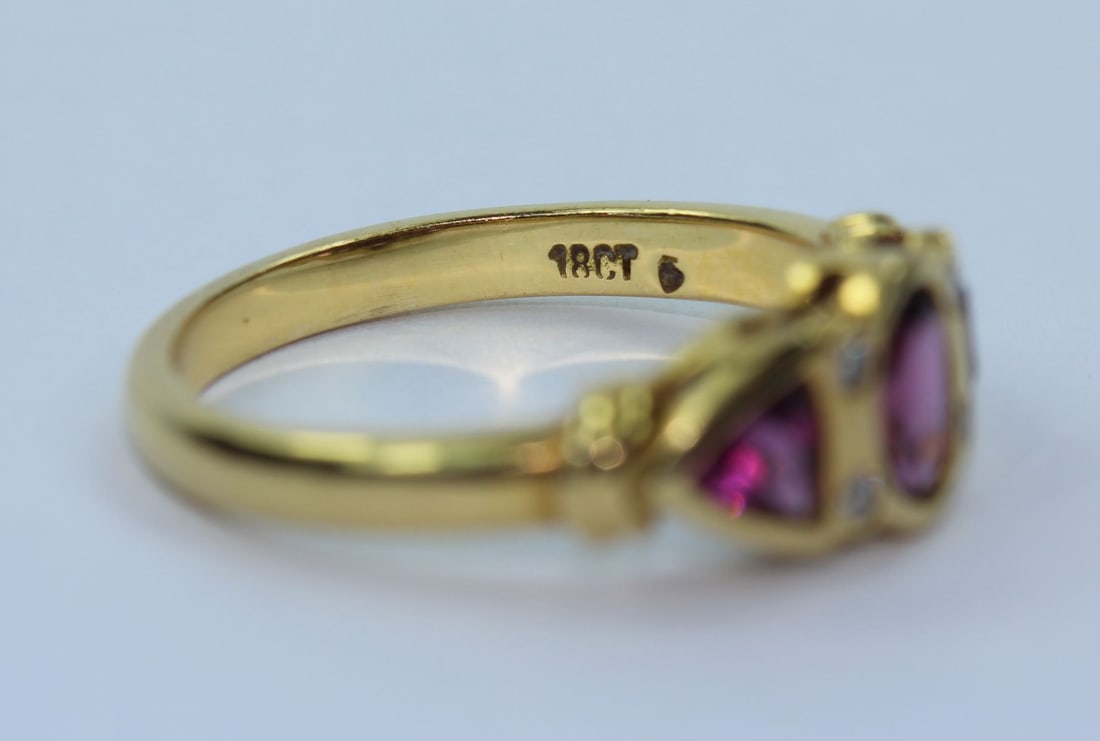 Modern Garnet Ring in 18ct Yellow Gold - 2