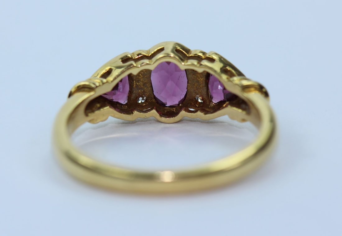 Modern Garnet Ring in 18ct Yellow Gold - 4
