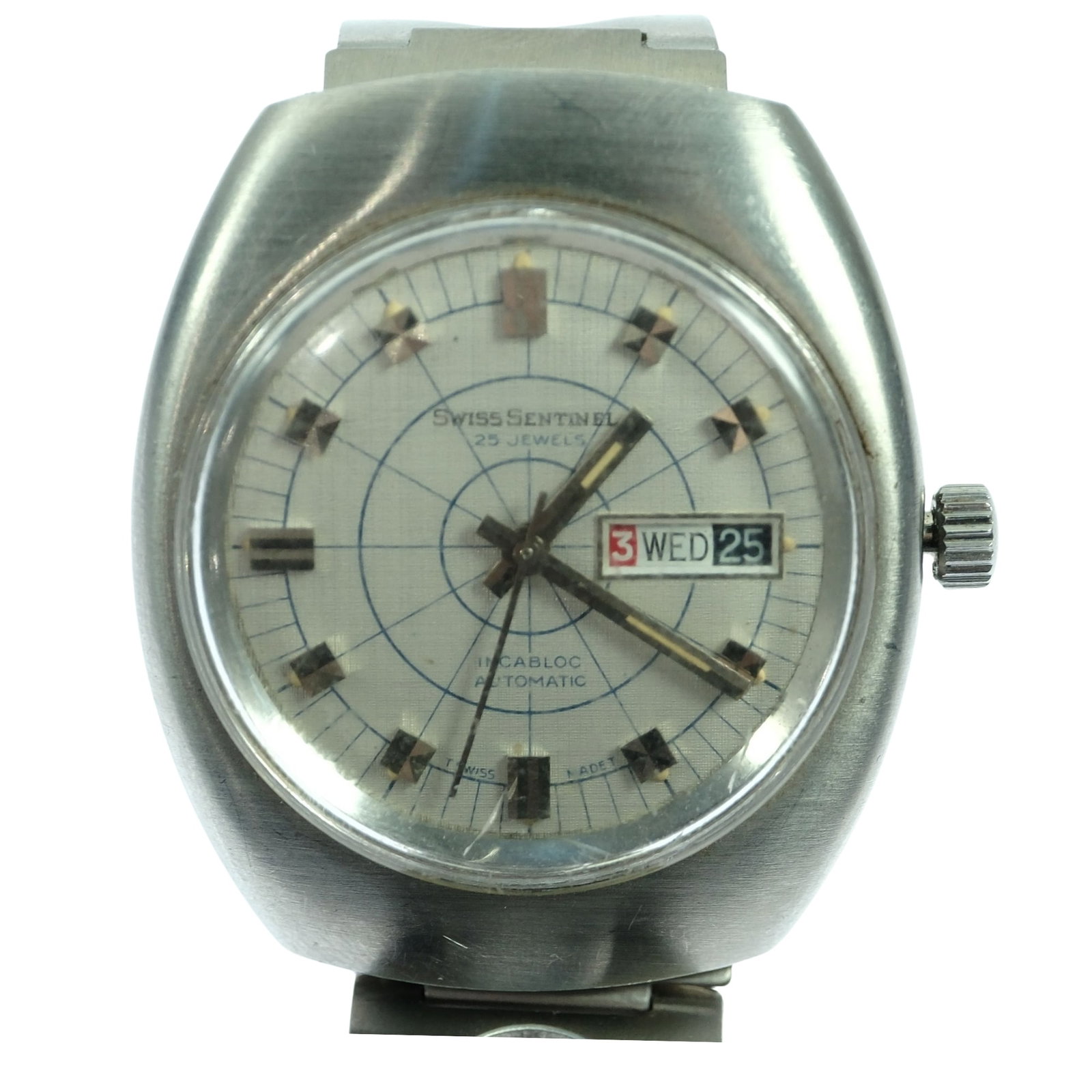 Vintage Men's 'Swiss Sentinel' Wristwatch with Silver Sectioned Dial: 25 Jewels. Month, Day & Date Function. Metal Bracelet Band Size Case approx 45x35mm Condition Automatic. Working Medium Jewelry