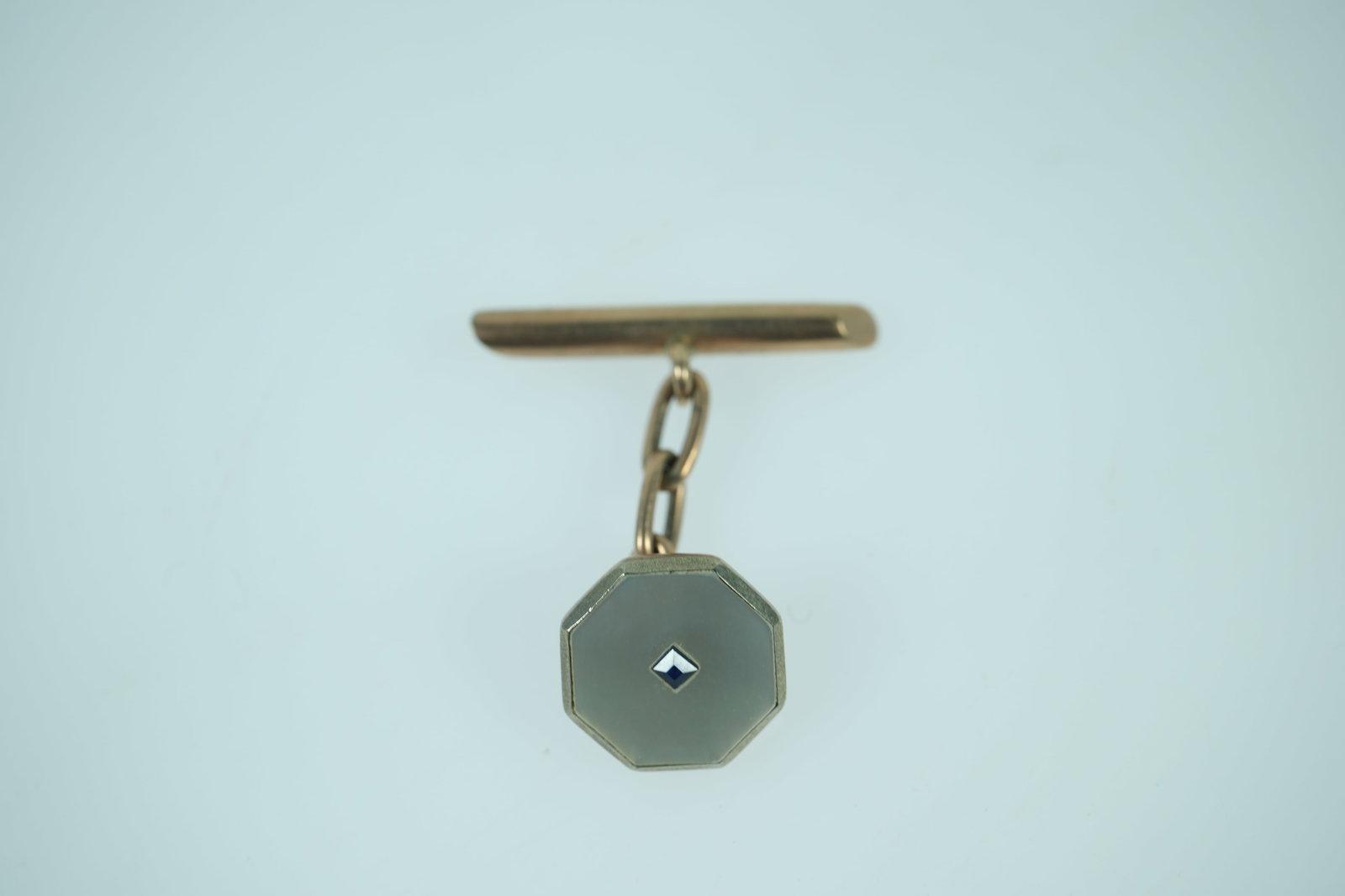 Mother of Pearl Button Cufflinks in 9ct Yellow Gold (Pair) - 2
