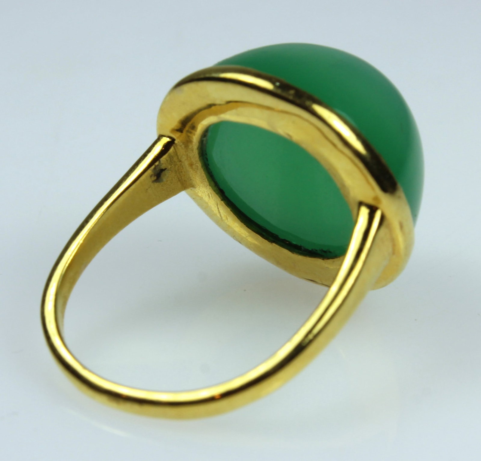 High-domed Chrysoprase Cabochon Ring in 9ct Yellow Gold - 3