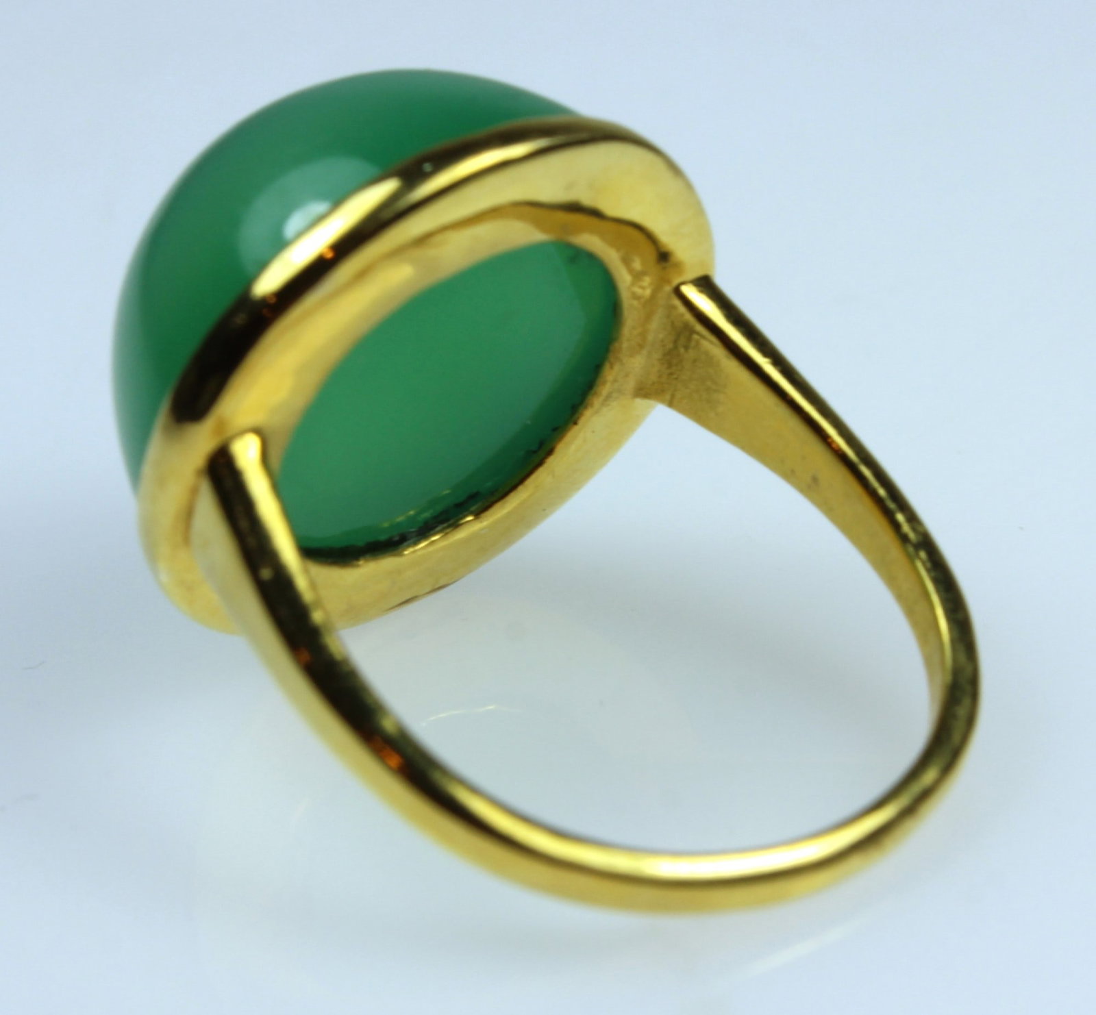 High-domed Chrysoprase Cabochon Ring in 9ct Yellow Gold - 4