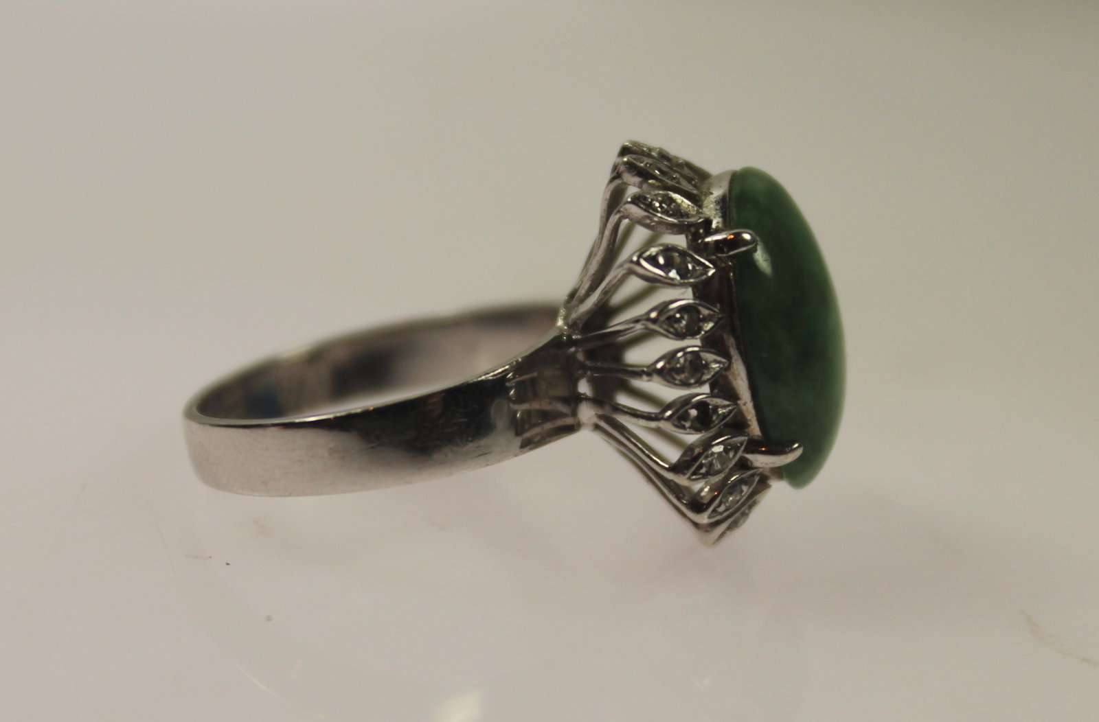 Vintage Jadeite & Diamond Ring in 9ct White Gold - 2