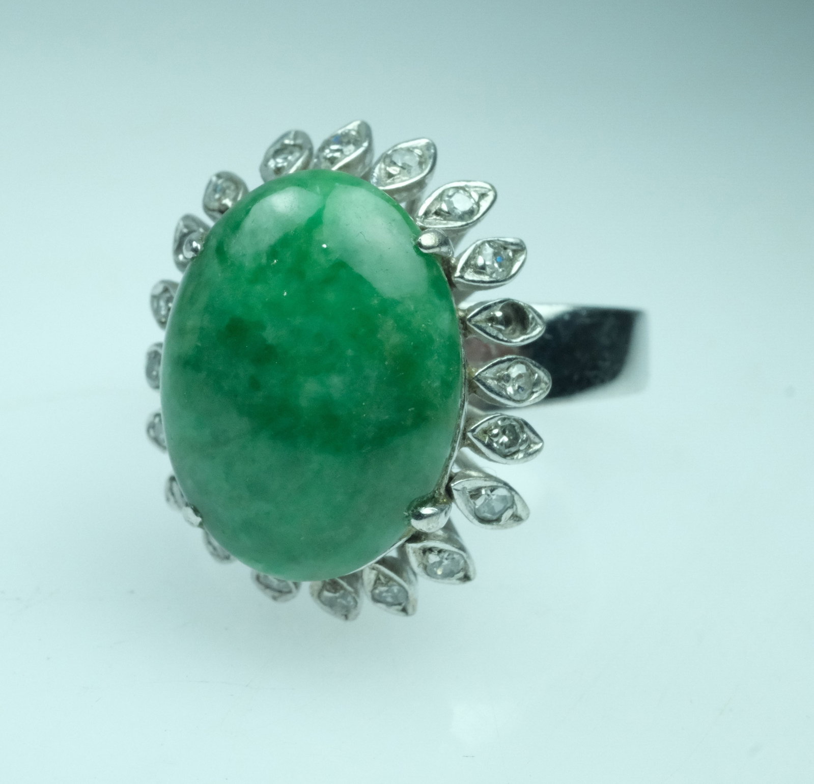 Vintage Jadeite & Diamond Ring in 9ct White Gold - 6