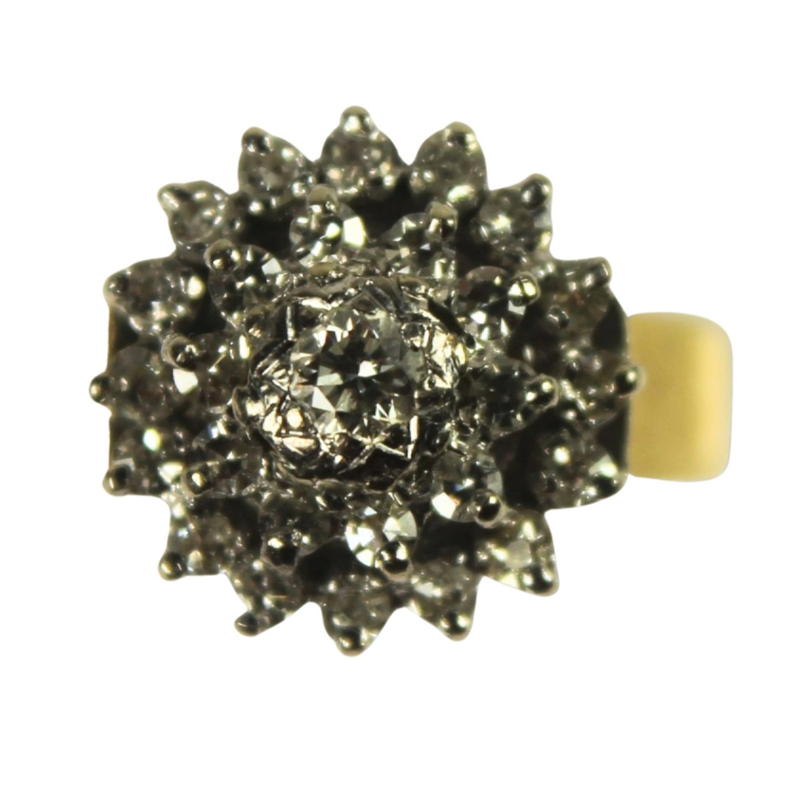 Diamond Cluster Ring in 18ct Yellow Gold: . Size Total weight 6.97gms Medium Jewelry