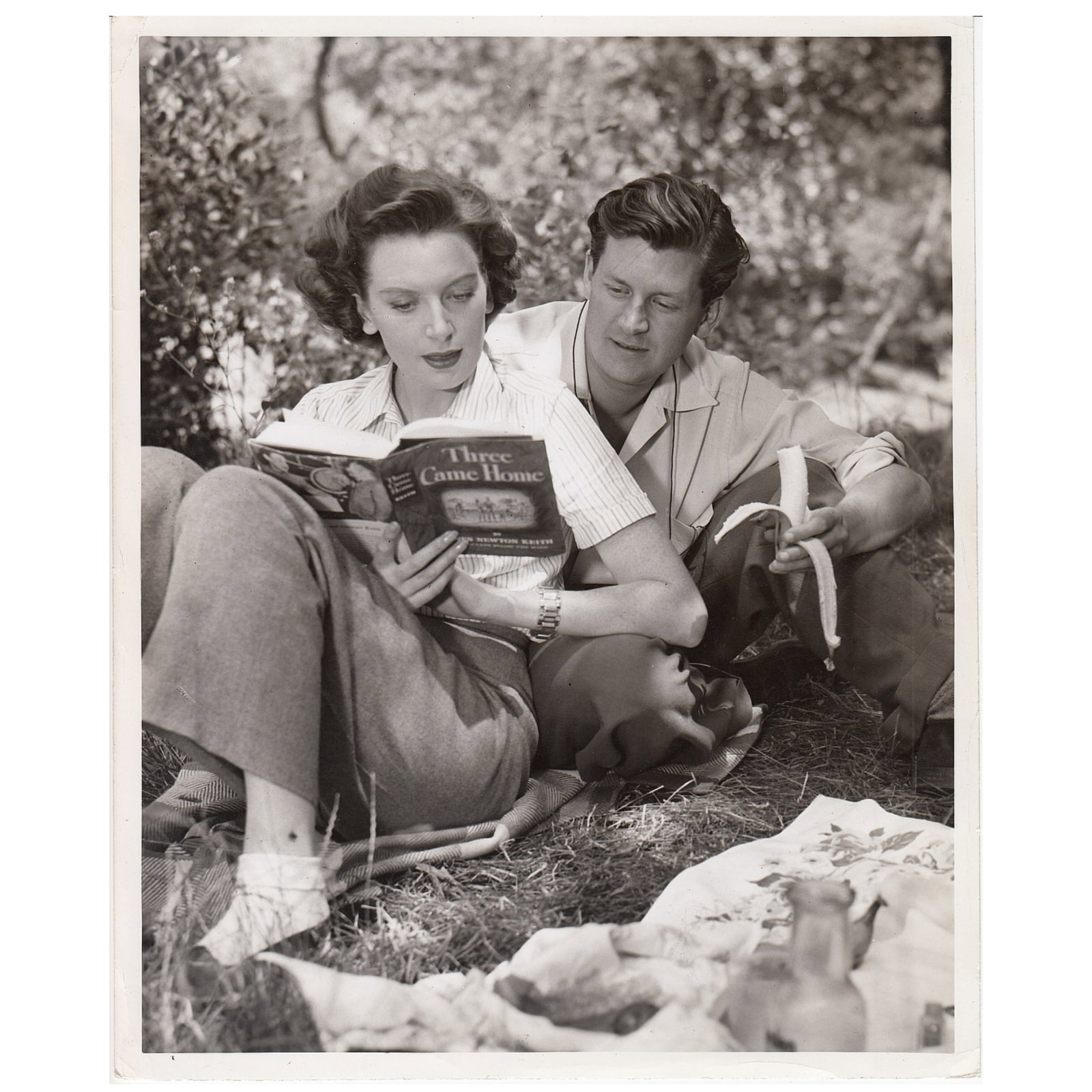 Press Photograph of Deborah Kerr relaxing before the filming of the 1947 film 'If Winter Comes' (1 of 1)