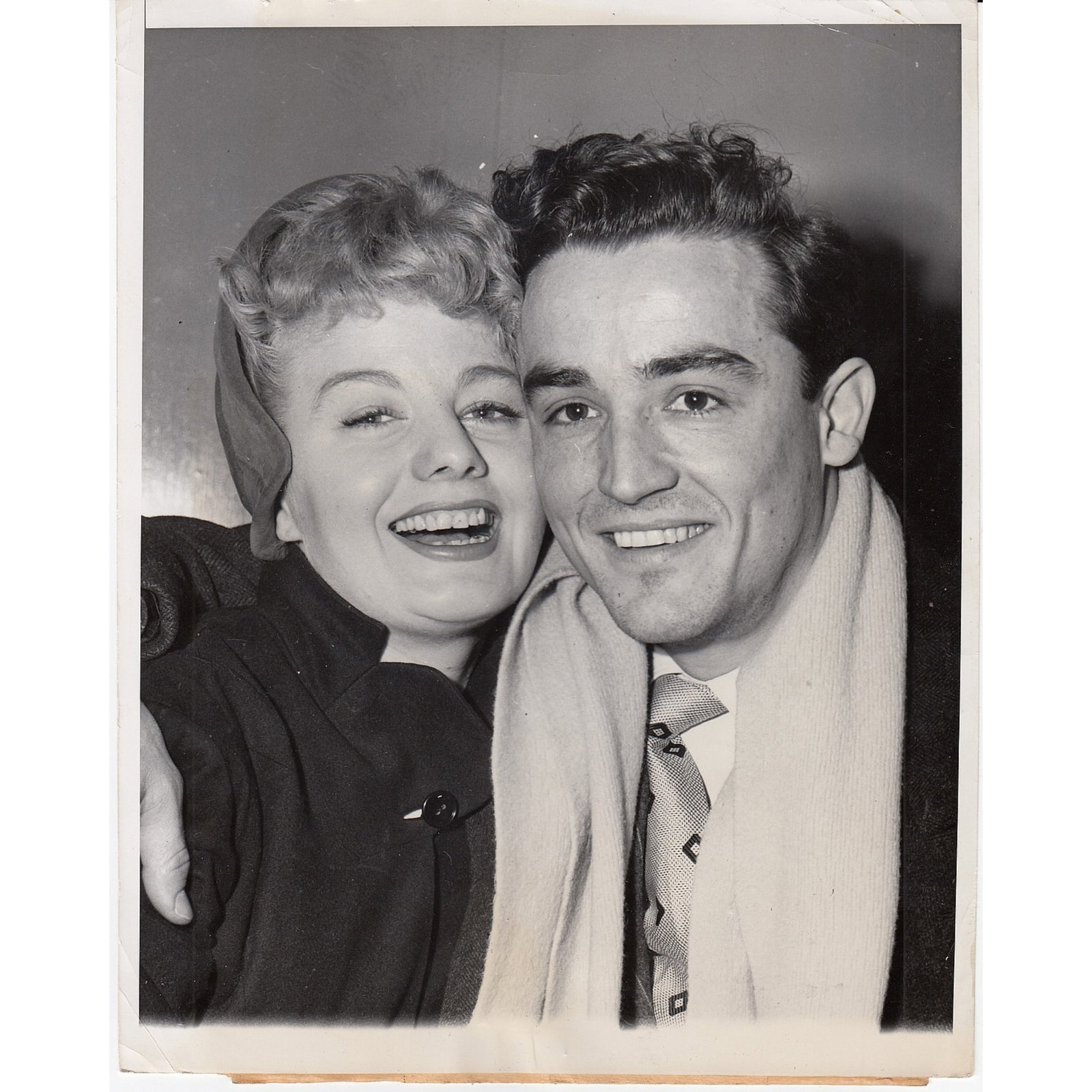 Associated Press Photograph of Shelley Winters & Italian Actor Vittorio Gassman dated 2/19/52: Golden Years of Hollywood Size 23x18.5cms Condition Bent and torn lower right corner Medium Memorabilia